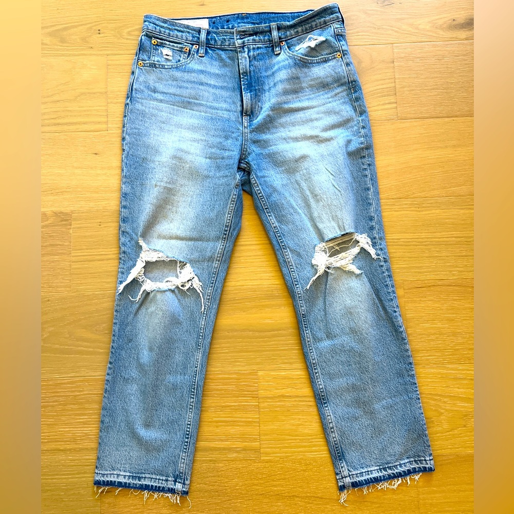 Perfectly fitting gently oversized jeans